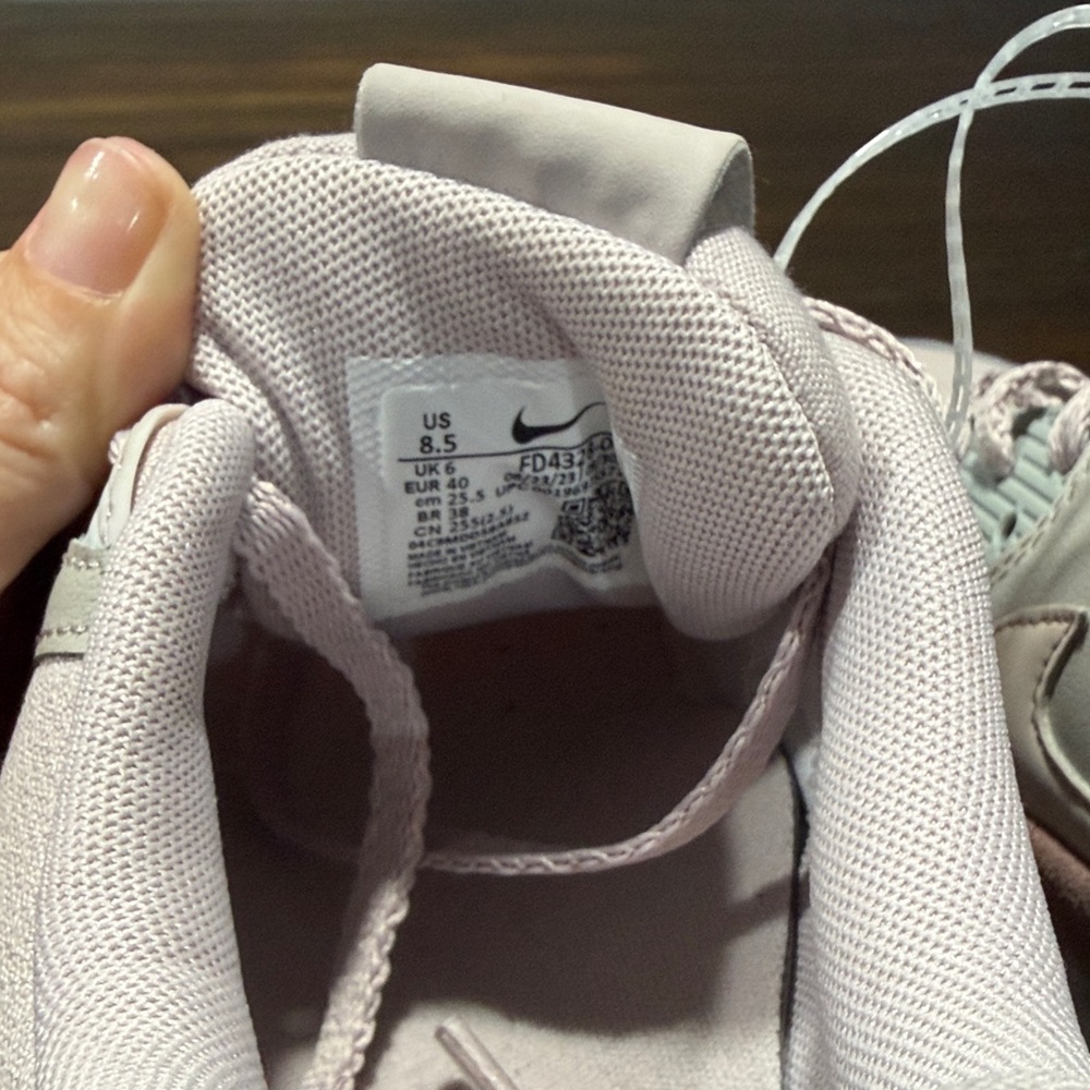 Nike Air Max LV8 platform Women's Sneakers - Picture 3 of 6